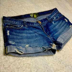 Woman’s Hollister Jean Shorts Size 5